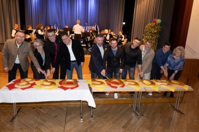 Anschnitt der Neujahrsbrezeln