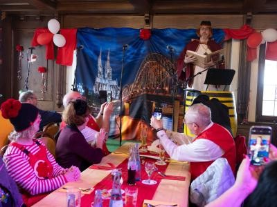 Bürgermeister Fondy-Langela als Nepomuk in der Bütt