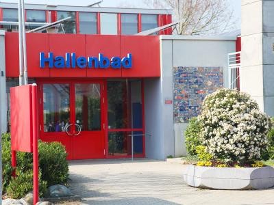 Hallenbad Neuenburg am Rhein Außenansicht Hallenbad Neuenburg am Rhein Außenansicht