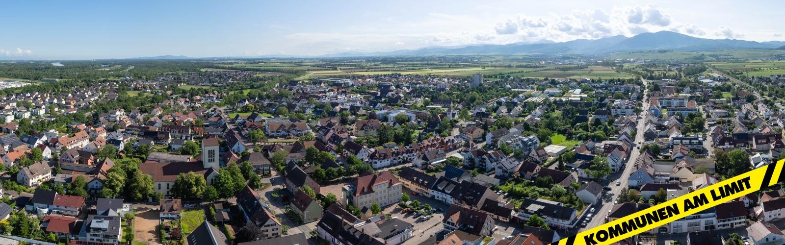 Luftbild Neuenburg am Rhein mit gelben Absperrband Luftbild Neuenburg am Rhein mit gelben Absperrband