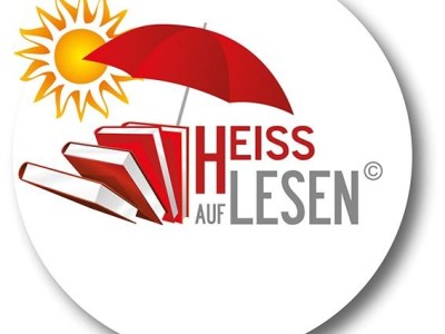 Logo der Veranstaltung HEISS AUF LESEN mit Büchern, Sonne und Sonnenschirm