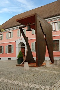 Stadtmuseum mit historischer Glocke