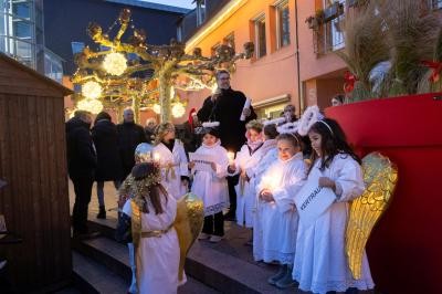 Neuenburger Weihnachtsmarkt, Engelskinder Neuenburger Weihnachtsmarkt, Engelskinder
